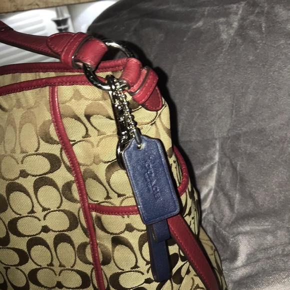 COACH Signature canvas LARGE Hobo - Picture 4 of 16